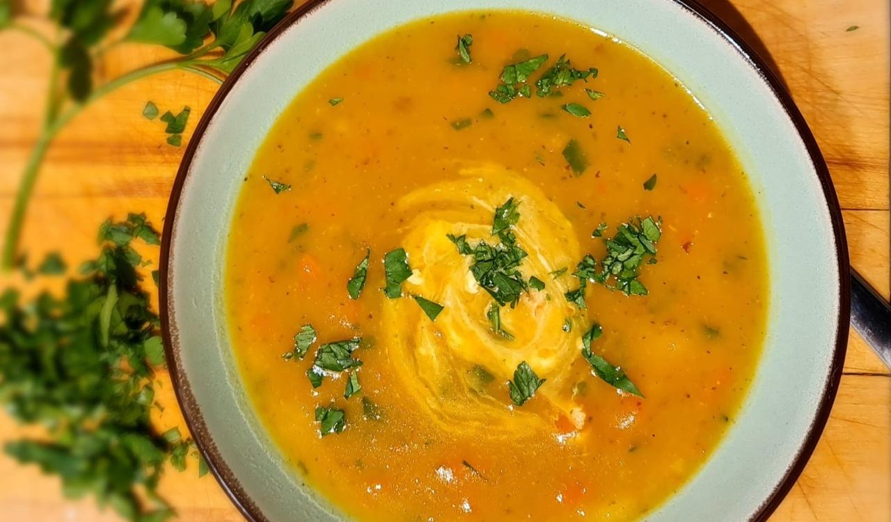 Saisonale wölkchenleichte Kartoffelsuppe mit Birne